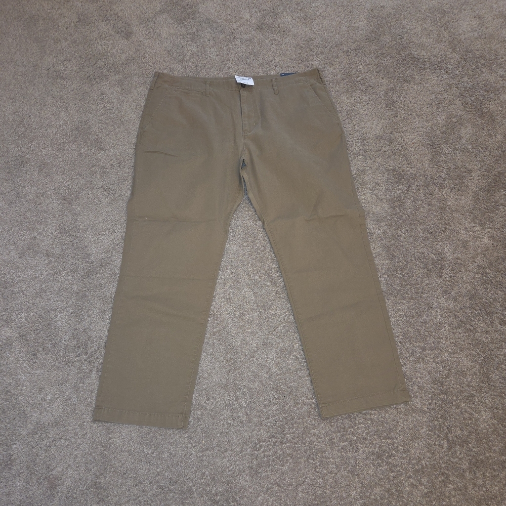 New men's American Eagle size 42/32 Original Straight Lived-in Flex Khakis